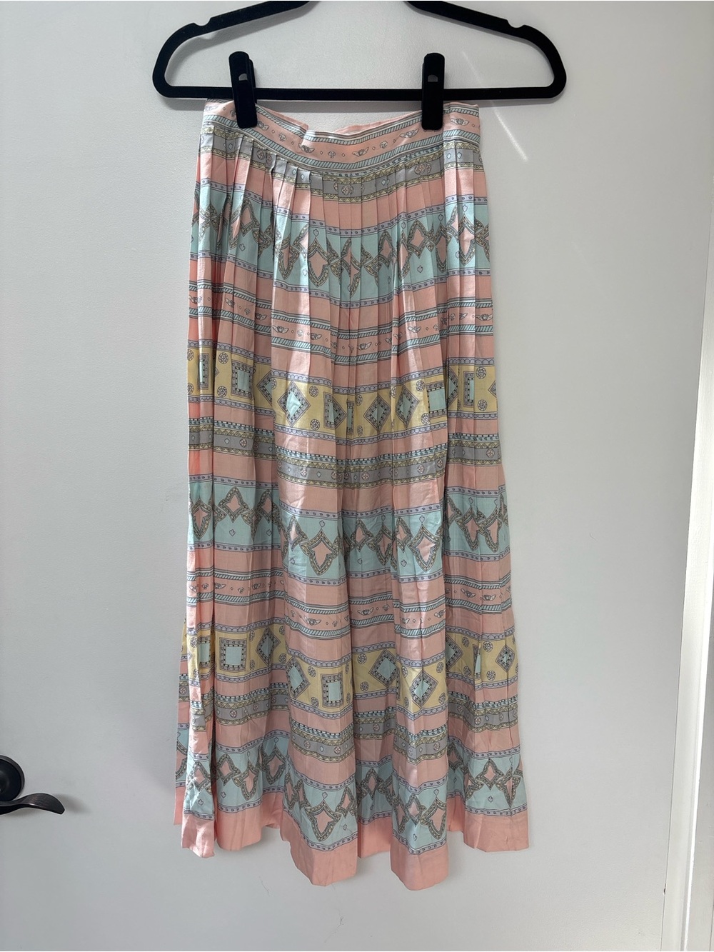 Chaus Pink Mint Geo-Print Pleated Maxi Skirt